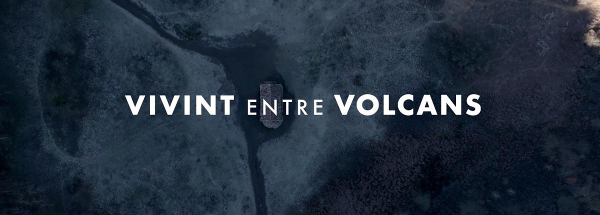 imagen cenital de un volcán donde se lee 'vivint entre volcans'